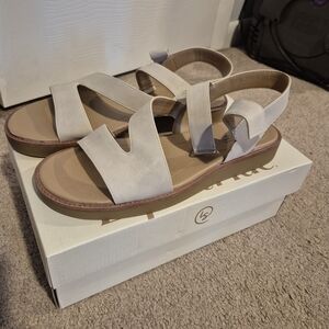 Life Stride Women's Beige Sandals NIB